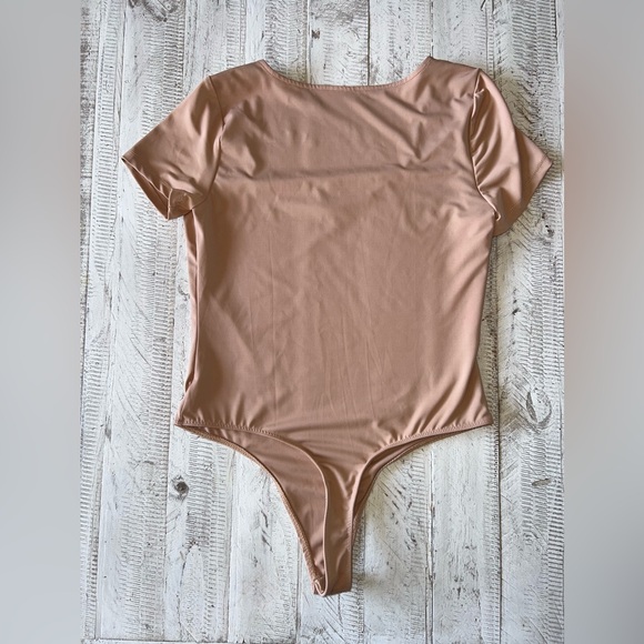 *FINAL SALE* 
Large Short Sleeve Bodysuit - Picture 2 of 2